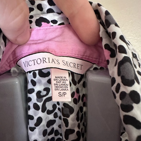 Victoria's Secret Black and White Cozy Pajama Set - Picture 4 of 10